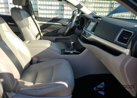 2016 Toyota Highlander Xle z USA, uszkodzony, nr VIN 5TDKKRFH9GS149583